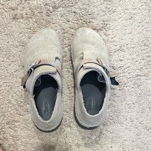 Chaco Women’s Paonia Clog in Natural Suede